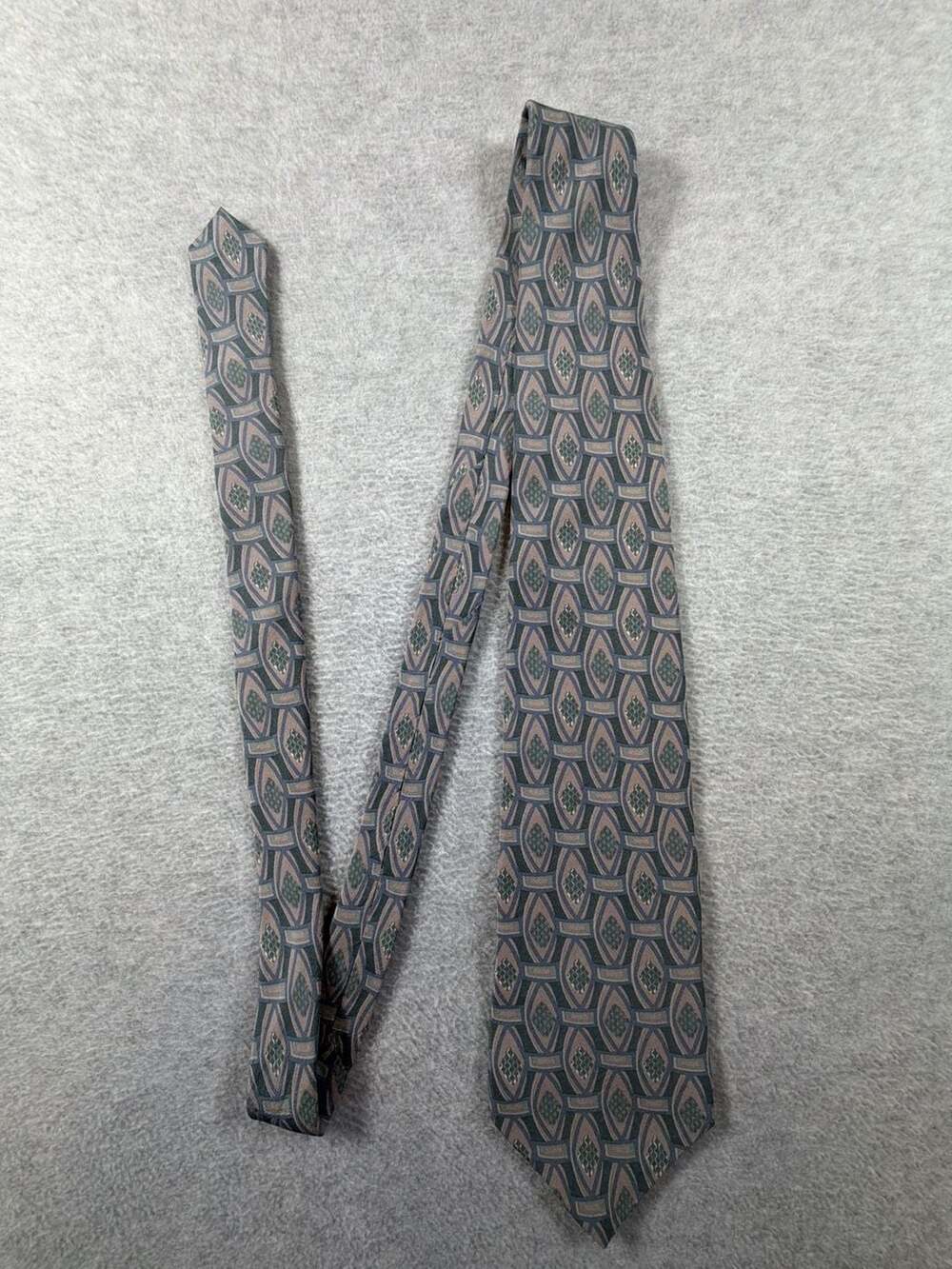 Louis Feraud Men's 100% Italian Silk Geometric Pattern Necktie